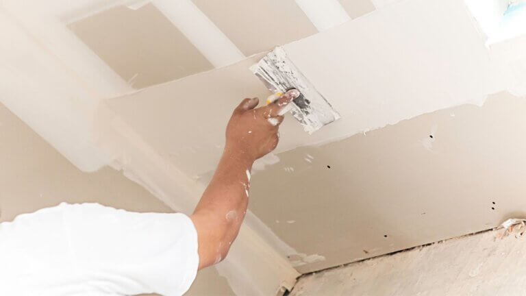 placa de pladur en techo insonorización reformas